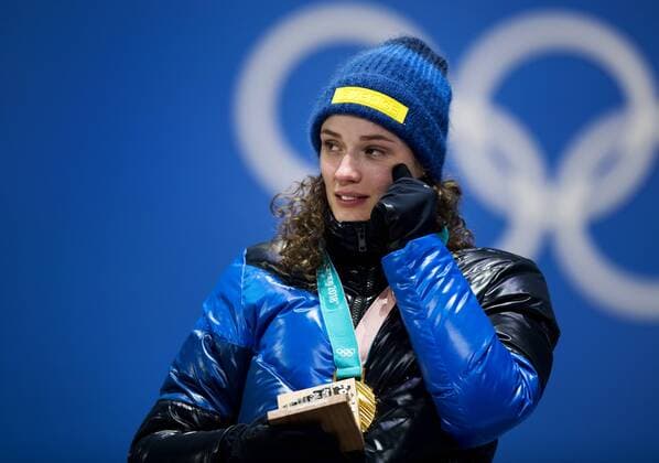 180216 Hanna Oberg of Sweden gold celebrate at a Medal Ceremony for women s 15 km biathlon during day seven of the 2018 Winter Olympics on February 16 2018 in Pyeongchang Photo Jon Olav Nesvold BILDBYRAN code JE 160172  Copyright: JONxOLAVxNESVOLD BB180216JE074