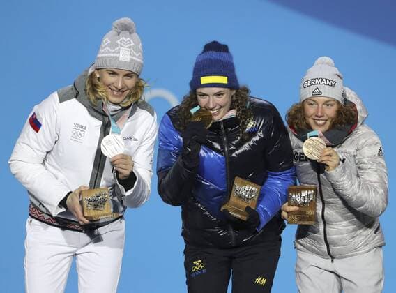 (180216) -- PYEONGCHANG, Feb. 16, 2018 -- Gold medalist Hanna Oeberg from Sweden (C), silver medalist Anastasiya Kuzmina from Slovakia (L) and bronze medalist Laura Dahlmeier from Germany pose for photos during medal ceremony of the women s 15km individual of biathlon at the 2018 PyeongChang Winter Olympic Games Olympische Spiele Olympia OS at Medal Plaza, PyeongChang, South Korea, Feb. 16. 2018. ) (SP)OLY-SOUTH KOREA-PYEONGCHANG-BIATHLON-WOMEN S 15KM INDIVIDUAL-MEDAL CEREMONY BaixXuefei 