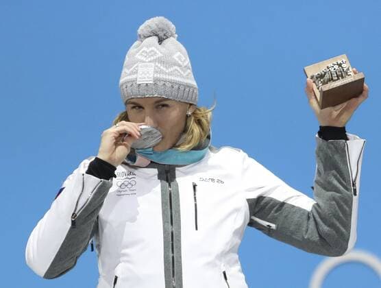 (180216) -- PYEONGCHANG, Feb. 16, 2018 -- Silver medalist Anastasiya Kuzmina from Slovakia poses for photos during medal ceremony of the women s 15km individual of biathlon at the 2018 PyeongChang Winter Olympic Games Olympische Spiele Olympia OS at Medal Plaza, PyeongChang, South Korea, Feb. 16. 2018. ) (SP)OLY-SOUTH KOREA-PYEONGCHANG-BIATHLON-WOMEN S 15KM INDIVIDUAL-MEDAL CEREMONY BaixXuefei 