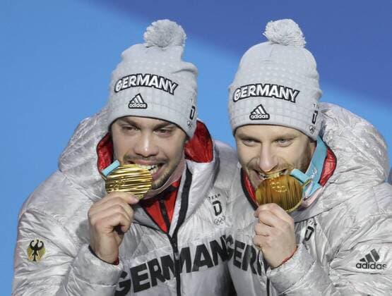 (180216) -- PYEONGCHANG, Feb. 16, 2018 -- Champion Tobias Wendl (L) and Tobias Arlt from Germany pose for photos during medal ceremony of men s doubles event of luge at 2018 PyeongChang Winter Olympic Games Olympische Spiele Olympia OS at Medal Plaza, PyeongChang, South Korea, Feb. 16, 2018. Bai Xufei) (SP)OLY-SOUTH KOREA-PYEONGCHANG-LUGE-MEN S DOUBLES-MEDAL CEREMONY BaixXuefei 