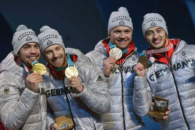 v li Tobias WENDL Tobias ARLT GER gold medal medal Olympic Champion Toni Eggert Sascha Bahri GER with bronze medal Olympic Luge doubles men Luge doubles victory ceremony PyeongChang Olympic medals Plaza ceremony on 16 02 2018 Olympic Winter Olympics 2018 from 09 02 25 02 2018 in PyeongChang of South Korea