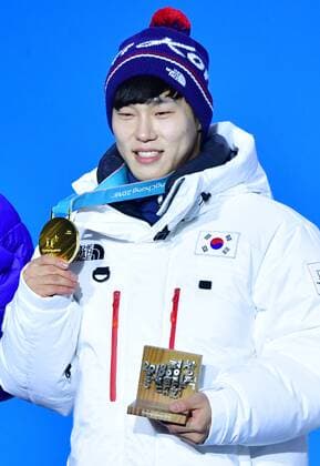 Gold medalist South Korea s Sungbin Yun poses with his medal during the medal ceremony for Men s Skeleton at the Pyeongchang 2018 Winter Olympics in Pyeongchang, South Korea, on February 16, 2018.  OLY20180216373 KEVINxDIETSCH
