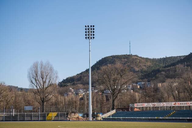 Building the new flood light poles in the Ernst Abbe Sportfeld home stadium of FC Carl Zeiss Jena on 16 February 2018 a ready built flood light pole next to the North of Ernst Abbe spor field