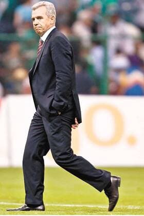 February 17, 2018 - Mexico, DF, Mexico - CIUDAD DE MEXICO, Soccer Futbol- Javier Aguirre.- 16 febrero 2018. El estratega de la Seleccion Mexicana de Futbol, Javier Aguirre, dice estar acostumbrado a vivir en el ojo del huracan , eso explica que este tranquilo pese a que nuevamente se abrio la investigacion por un supuesto amano en el resultado en el encuentro Levante-Zaragoza, fecha final de la campana 2010-11. Latin News: February 17, 2018  - ZUMAu78_ 20180217_zaf_u78_004 Copyright: xFranciscoxVegax