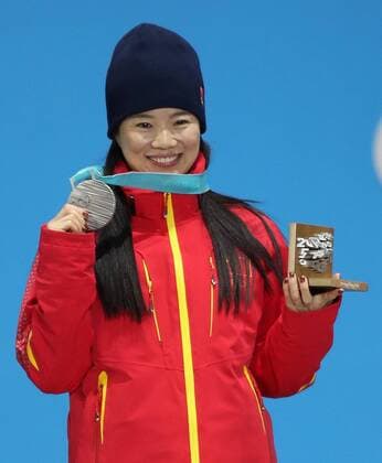 (180217) -- PYEONGCHANG, Feb. 17, 2018 -- Second-placed Zhang Xin of China poses for photos during the medal ceremony of ladies aerials of freestyle skiing at 2018 PyeongChang Winter Olympic Games Olympische Spiele Olympia OS at the Medal Plaza in PyeongChang, South Korea, on Feb. 17, 2018. ) (SP)OLY-SOUTH KOREA-PYEONGCHANG-FREESTYLE SKIING-LADIES AERIALS-MEDAL CEREMONY WuxZhuang 