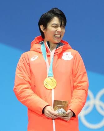 (180217) -- PYEONGCHANG, Feb. 17, 2018 -- Gold medalist Yuzuru Hanyu of Japan reacts during medal ceremony of men s single skating of Figure skating Eiskunstlauf at the 2018 PyeongChang Winter Olympic Games Olympische Spiele Olympia OS at the Medal Plaza in PyeongChang, South Korea, on Feb. 17, 2018. ) (SP)OLY-SOUTH KOREA-PYEONGCHANG-FIGURE SKATING-MEN S SINGLE SKATING-MEDAL CEREMONY WuxZhuang 