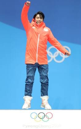 (180217) -- PYEONGCHANG, Feb. 17, 2018 -- Gold medalist Yuzuru Hanyu of Japan celebrates during medal ceremony of men s single skating of Figure skating Eiskunstlauf at the 2018 PyeongChang Winter Olympic Games Olympische Spiele Olympia OS at the Medal Plaza in PyeongChang, South Korea, on Feb. 17, 2018. ) (SP)OLY-SOUTH KOREA-PYEONGCHANG-FIGURE SKATING-MEN S SINGLE SKATING-MEDAL CEREMONY WuxZhuang 