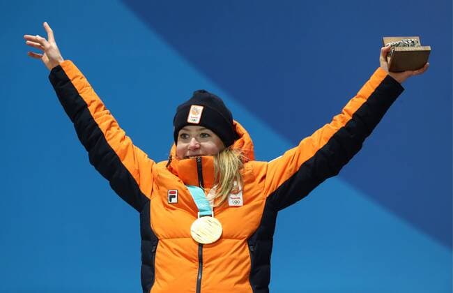 PYEONGCHANG, SOUTH KOREA â€“ FEBRUARY 17, 2018: Speed skater Esmee Visser of the Netherlands poses with her gold medal at a victory ceremony for the ladies 5000m Speed skating Eisschnelllauf at the 2018 Winter Olympic Games Olympische Spiele Olympia OS Valery Sharifulin TASS  TS074595