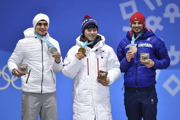 left Nikita TREGUBOV OAR RUS 2 square silver silver silver medalist YUN SUNGBIN KOR 1 place gold medalist gold gold medal Olympic champion DOM PARSONS GBR 3 square bronze bronze medal bronze medalist skeleton men men award ceremony Victory ceremony PyeongChang Olympic medals Plaza on 16 02 2018 Winter Olympics 2018 from 09 02 25 02 2018 in PyeongChang Korea Â