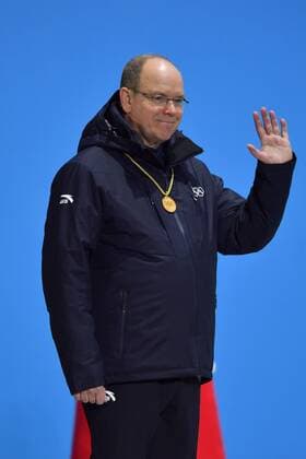 Fuerst ALBERT II. von Monaco, IOC-Mitglied, Biathlon,15 km Einzel der Frauen,Siegerehrung,Victory Ceremony,PyeongChang Olympic Medals Plaza am 16.02.2018. Olympische Winterspiele 2018, vom 09.02. - 25.02.2018 in PyeongChang Suedkorea. *** Prince ALBERT II of Monaco IOC member biathlon 15 km individual of women victory ceremony PyeongChang Olympic medals Plaza ceremony on 16 02 2018 Winter Olympics 2018 from 09 02 25 02 2018 in PyeongChang of South Korea
