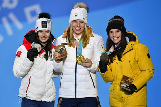 from left Anna FEITH AUT 2 square silver silver medal silver medal winner ester LEDECKA CZE 1 square gold medallist gold gold medal Olympic gold medallist Tina WEIRATHER LIE 3 square bronze bronze medal bronze medallist cheers cheers joy Passion emotion cheer cheers ski alpine Alpine skiing Ladies Super G victory ceremony PyeongChang Olympic medals Plaza ceremony on 17 02 2018 Winter Olympics 2018 from 09 02 25 02 2018 in PyeongChang of South Korea