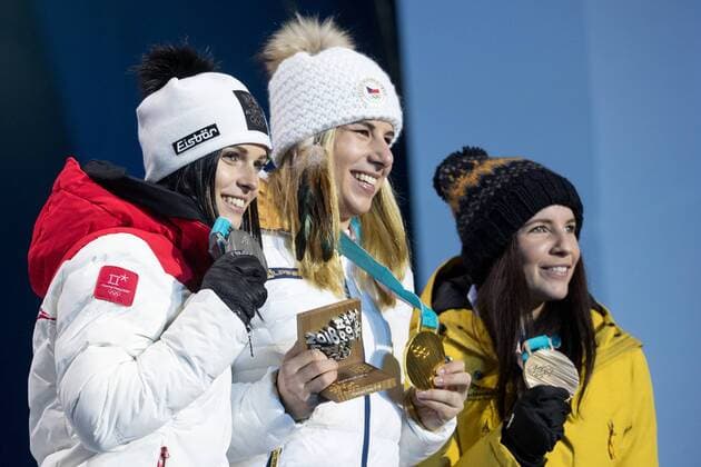 OLYMPICS - 2018 Winter Olympics PYEONGCHANG,SOUTH KOREA,17.FEB.18 - OLYMPICS, ALPINE SKIING - Olympic Winter games Winterspiele Spiele Summer games PyeongChang 2018, Medals Plaza, Super G, ladies, award ceremony. Image shows Anna Veith (AUT), Ester Ledecka (CZE) and Tina Weirather (LIE). Keywords: medals. GEPAxpictures xMaticxKlansek