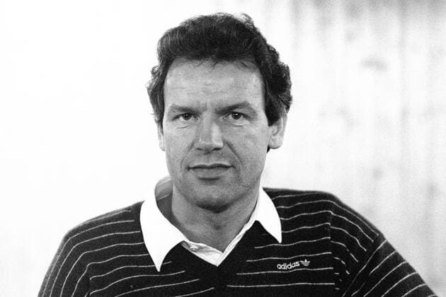 From 2 BL season 1983 1984 VfL Osnabrück dark Jersey against MSV Duisburg 2 3 12 11 1983 In Siegfried Melzig Photo Viewer