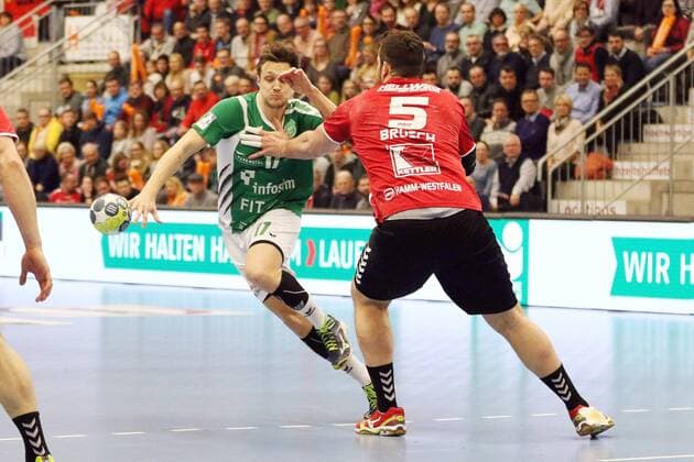 Patrick Schmidt DJK Rimpar wolves 17 against Jan Brosch ASV Hamm Westphalia 5 front ASV Hamm Westphalia vs DJK Rimpar wolves 2 handball Bundesliga 17 02 2018 Hamm Copyright: xEIBNER JanxStrohdiekx EP_JSK