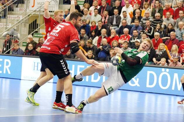 Patrick Gempp DJK Rimpar wolves 13 passed Jan Brosch ASV Hamm Westphalia 5 left ASV Hamm Westphalia vs DJK Rimpar wolves 2 handball Bundesliga 17 02 2018 Hamm Copyright: xEIBNER JanxStrohdiekx EP_JSK