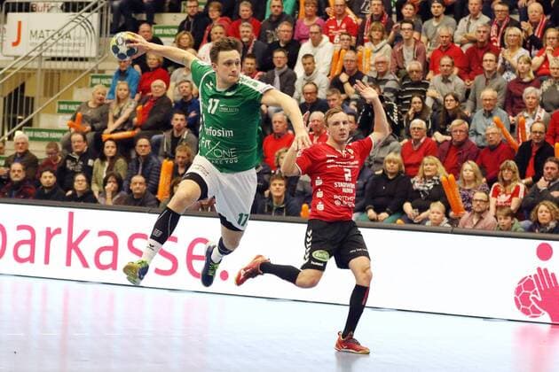 Patrick Schmidt DJK Rimpar wolves 17 free before the door behind Lukas Blohme ASV Hamm Westphalia 2 ASV Hamm Westphalia vs DJK Rimpar wolves 2 handball Bundesliga 17 02 2018 Hamm Copyright: xEIBNER JanxStrohdiekx EP_JSK