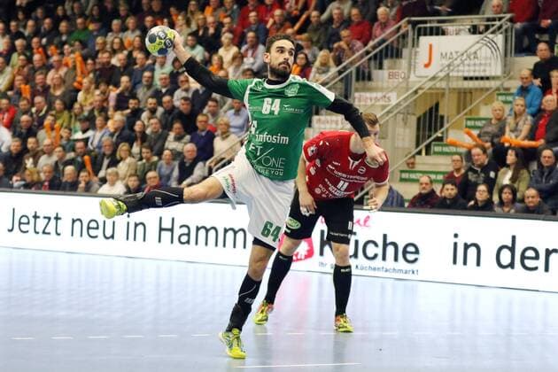 Benjamin Herth DJK Rimpar wolves 64 leads a seven-meter from ASV Hamm Westphalia vs DJK Rimpar wolves 2 handball Bundesliga 17 02 2018 Hamm Copyright: xEIBNER JanxStrohdiekx EP_JSK