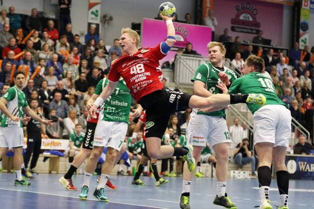 Julian Possehl ASV Hamm Westphalia 48 passed v l Stefan Schmitt DJK Rimpar wolves 7 Patrick Gempp DJK Rimpar wolves 13 and Lukas Boehm DJK Rimpar wolves 10 ASV Hamm Westphalia vs DJK Rimpar wolves 2 handball Bundesliga 17 02 2018 Hamm Copyright: xEIBNER JanxStrohdiekx EP_JSK