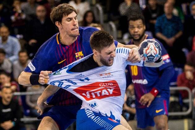 Orlen Wisla Plock s Ivic Sime (R) in action against FC Barcelona Barca s Viran during the VELUX EHF Champions League match that both teams played at the Palau Blaugrana in Barcelona, Catalonia, Spain, 17 February 2018. FC BARCELONA vs. ORLEN WISLA PLOCK !ACHTUNG: NUR REDAKTIONELLE NUTZUNG!  Copyright: xQuiquexGarciax BCN001 20180217-636545001705080422