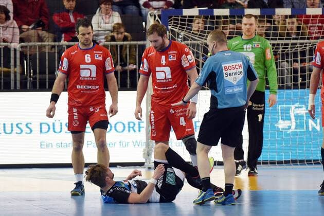2 handball Bundesliga HC Rhein Vikings HBW Balingen Weilstetten defense with Matthias Flohr 6 and Tobias Wagner and goalkeeper Thomas Mrkva Düsseldorf Copyright: xEIBNER DietrichxJanickix EP_DJA