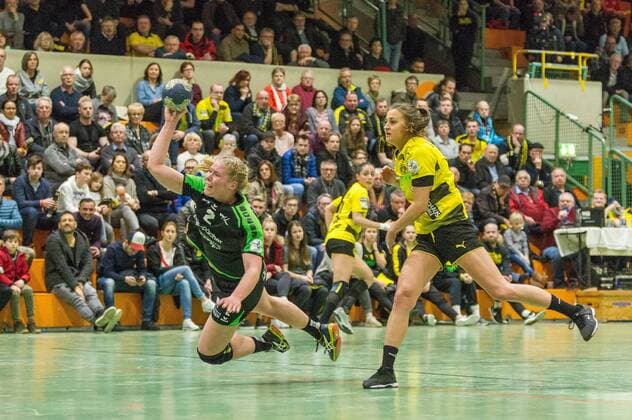 Stefanie Schöneberg Nellingen 2 jumps into the circle and throws the game Borussia Dortmund vs. TV Nellingen handball ladies 1 Bundesliga 17 02 2018 Dortmund Copyright: xEIBNER MarioxHommesx EP_MHS