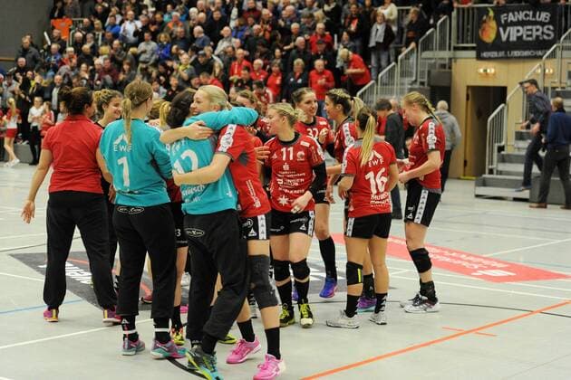 Jubilation after the victory of Manuela Brütsch gate women HSG bad Wildungen vipers joy and Lisa Marie Preis HSG bad Wildungen vipers forward handball 1 Bundesliga women HSG bad Wildungen vipers vs HSG Bensheim Auerbach 17 02 2018 bad Wildungen Copyright: xEIBNER RolandxSippelx EP_RSL