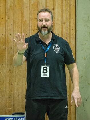 Pascal Morgant Padmanabha Belastingen shows with his hand in the game Borussia Dortmund vs. TV Nellingen handball ladies 1 Bundesliga 17 02 2018 Dortmund Copyright: xEIBNER MarioxHommesx EP_MHS