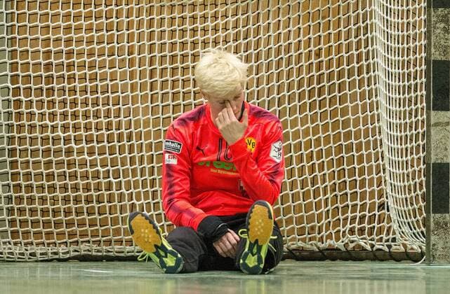 Clara Woltering Dortmund 16 sits knocked in the goal in the game Borussia Dortmund vs. TV Nellingen handball ladies 1 Bundesliga 17 02 2018 Dortmund Copyright: xEIBNER MarioxHommesx EP_MHS