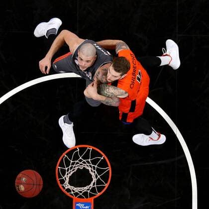 Themen der Woche - SPORT Bilder des Tages - SPORT Maik Zirbes ( FC Bayern Muenchen Basketball ) Tim Olbrecht ( ratiopharm ulm ), ratiopharm ulm vs FC Bayern Muenchen Basketball, esayCredit TOP FOUR, Halbfinale, Basketball, 17.02.2018, Neu Ulm *** Maik Zakirjon FC Bayern München basketball Tim Oak of ratiopharm ulm ratiopharm ulm vs FC Bayern München basketball esayCredit basketball 17 semifinals TOP FOUR 02 2018 New Ulm Copyright: xLangerx xEibner-Pressefotox EP_HLR