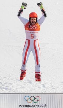 Themen der Woche - SPORT Olympia-Bilder des Tages - SPORT 18.02.2018, Yongpyong Alpine Centre, Pyeongchang, KOR, PyeongChang 2018, Ski Alpin, Herren, Riesenslalom, Siegerpraesentation, im Bild Marcel Hirscher (AUT, 1. Platz) gold medalist and Olympic champion Marcel Hirscher of Austria during the winner presentation of the men s Alpine Giant Slalom Race of the Pyeongchang 2018 Winter Olympic Games Olympische Spiele Olympia OS at the Yongpyong Alpine Centre in Pyeongchang, South Korea on 2018 02 18. Pyeongchang *** 18 02 2018 Yongpyong Alpine Centre PyeongChang KOR PyeongChang 2018 ski alpine men s slalom winner presentation pictured Marcel Hirscher AUT 1 square gold medalist and Olympic champion Marcel Hirscher of Austria winner during the presentation of the men s Alpine giant slalom Race of the PyeongChang 2018 Winter Olympic Games at the Yongpyong Alpine Centre PyeongChang, South Korea on 2018 02 18 PyeongChang  EP_gro  