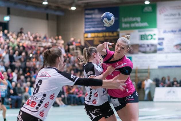 Linda Mack Ensell UDA SU 07 Monika Kobylinska babes Metzingen 08 babes Metzingen against Neckarsulm SU handball Bundesliga 1 women 17 02 2018 Metzingen Copyright: xEIBNER WolfgangxFrankx EP_WFK