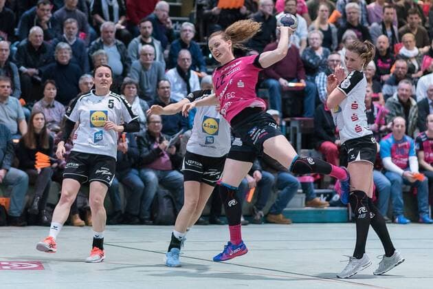 Hannah Breitinger Ensell UDA SU 05 MAREN Weigel babes Metzingen 22 Nele Reimer Neckarsulm SU 20 babes Metzingen against Neckarsulm SU handball Bundesliga 1 women 17 02 2018 Metzingen Copyright: xEIBNER WolfgangxFrankx EP_WFK