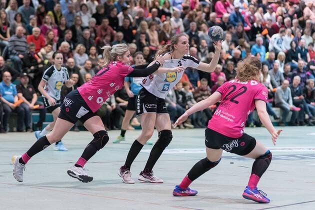 Annika Ibraheem babes Metzingen 20 Lena Hansen Ensell UDA SU 03 MAREN Weigel babes Metzingen 22 babes Metzingen against Neckarsulm SU handball 1 Bundesliga women 17 02 2018 Metzingen Copyright: xEIBNER WolfgangxFrankx EP_WFK
