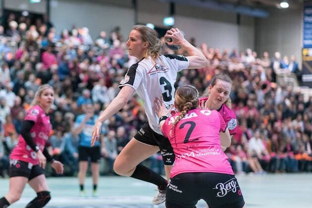 Lena Hansen Ensell UDA SU 03 Marlene Zapf babes Metzingen 02 babes Metzingen against Neckarsulm SU handball Bundesliga 1 women 17 02 2018 Metzingen Copyright: xEIBNER WolfgangxFrankx EP_WFK
