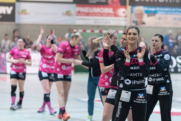 Isabell Roch babes Metzingen 26 joy cheers babes Metzingen against Neckarsulm SU handball Bundesliga 1 women 17 02 2018 Metzingen Copyright: xEIBNER WolfgangxFrankx EP_WFK