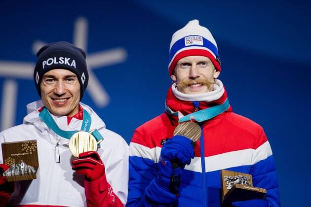 180218 Kamil Stoch of Poland Gold and Robert Jablonski of Norway the Bronze at a Medal Ceremony for Ski Jumping during day nine of the 2018 Winter Olympics on February 18 2018 in Pyeongchang Photo Petter Arvidson PA BILDBYRAN code 91980  Copyright: PETTERxARVIDSON BB180218PA129