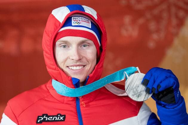 PyeongChang 2018 - Ski Alpin, Riesenslalom Herren Siegerehrung OLYMPICS - 2018 Winter Olympics PYEONGCHANG,SOUTH KOREA,18.FEB.18 - OLYMPICS, ALPINE SKIING - Olympic Winter games Winterspiele Spiele Summer games PyeongChang 2018, Medals Plaza, giant slalom, men, award ceremony. Image shows Henrik Kristoffersen (NOR). Keywords: medal. GEPAxpictures xMaticxKlansek