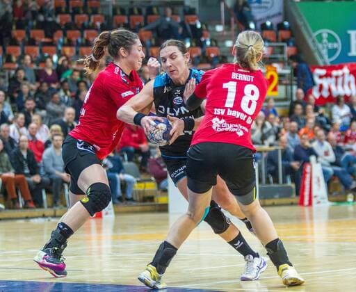 Jenny Karolius Leverkusen 14 and Kim Berndt Leverkusen 18 block the attack by Karolina Kudlacz GLOC Bietigheim 14 at the game Bayer 04 Leverkusen vs SG BBM Bietigheim handball ladies 1 Bundesliga 18 02 2018 Leverkusen Copyright: xEIBNER MarioxHommesx EP_MHS