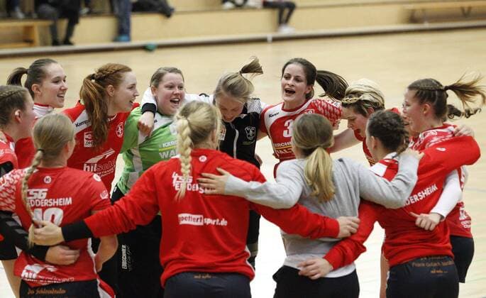 Germany Hattersheim 18 02 2018 Hessen 3 handball League West ladies season 2017 2018 TSG Eddersheim red HSG Gedern Nidda black v l cheers at the TSG Eddersheim sports TSG Eddersheim HSG Gedern Nidda
