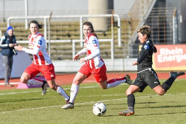 v li Meikayla Moore 1 FC Cologne 15 Ann Kathrin Vinken 1 FC Cologne Kumi Yokoyama FFC Frankfurt 10 Triathlon duel duel tackle action action Football Alliance women Bundesliga 1 FC Cologne 1 FFC Frankfurt xmhx