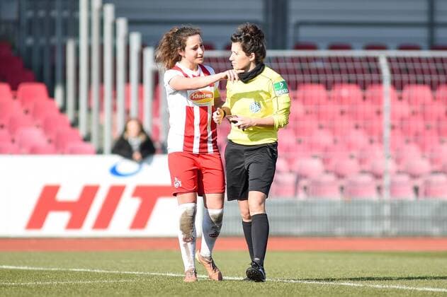 v li Julia Arnold 1 FC Cologne 31 complains at Sandra Stolz Pritzwalk complains complain complain about action action Football Alliance women Bundesliga 1 FC Cologne 1 FFC Frankfurt xmhx