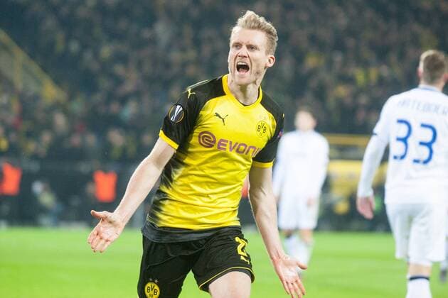 Scorer Andre SCHUERRLE Schürrle Thu celebrates his goal in the 1 0 Borussia Dortmund cheering cheering jubilantly joy cheers loven goal celebration half figure half-length figure mimic football Europa League second round Borussia Dortmund DO Atalanta Bergamo Atalanta 3 2 15 02 2018 in Dortmund Germany Â