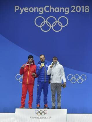 (180219) -- PYEONGCHANG, Feb. 19, 2018 -- Champion Ukraine s Oleksandr Abramenko (C), second-placed Jia Zongyang of China (L) and third-placed Olympic athlete from Russia Ilia Burov pose for photos during medal ceremony of men s areials final of freestyle skiing at the 2018 PyeongChang Winter Olympic Games Olympische Spiele Olympia OS at Medal Plaza, PyeongChang, South Korea, Feb. 19, 2018. ) (SP)OLY-SOUTH KOREA-PYEONGCHANG-FREESTYLE SKIING-MEN S AERIALS-MEDAL CEREMONY LuixSiuxWai 