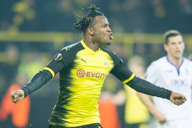 Scorer Michy BATSHUAYI DO cheers over the gate to the 2 2 compensation for Borussia Dortmund cheering cheering jubilantly joy cheers loven goal celebration half figure half-length figure football Europa League second round Borussia Dortmund DO Atalanta Bergamo Atalanta 3 2 15 02 2018 in Dortmund Germany Â