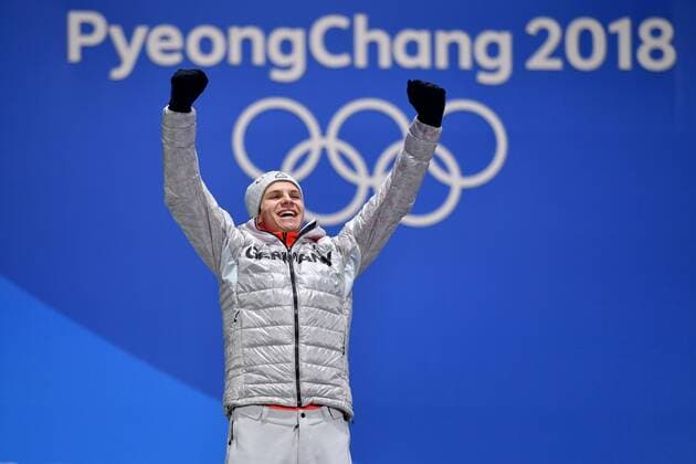 Andreas WELLINGER (GER) 2. Platz, Silber, Silbermedaillengewinner, Jubel, jubelt, Freude, Begeisterung, Emotion, jubeln, cheers, Skispringen Grossschanze, Ski jumping Skispringen Ski nordisch Large Hill, Siegerehrung, Victory Ceremony, PyeongChang Olympic Medals Plaza am 18.02.2018. Olympische Winterspiele 2018, vom 09.02. - 25.02.2018 in PyeongChang Suedkorea. *** Andreas Walker GER 2 square silver silver medalist joy joy cheers emotion enthusiasm cheer cheers ski jumping large hill ski jumping large hill victory ceremony PyeongChang Olympic medals Plaza ceremony on 18 02 2018 Winter Olympics 2018 by the 09 02 25 02 2018 in PyeongChang of South Korea