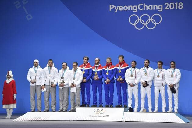 links from links team OAR RUS 2 square silver silver medal silver medal winner Andrey LARKOV Alexander BOLSHUNOV Alexey CHERVOTKIN and Denis SPITSOV team Norway NOR 1 place gold medalist gold medal Olympic champion Martin Johnsrud SUNDBY Johannes Hoesflot KLAEBO Simen Hegstad KRUEGER and Didrik TOENSETH NOR Team France FRA 3 square bronze bronze medal bronze medal winner with Jean Marc GAILLARD Maurice MANIFICAT Clement PARISSE Adrien BACK SCHEIDER cheers cheers joy enthusiasm emotion cheer cheers cross Country skiing men s 4 x 10km relay ski cross-country skiing 4 x 10 km relay of men victory ceremony PyeongChang Olympic medals Plaza ceremony on 18 02 2018 Winter Olympics 2018 from 09 02 25 02 2018 in PyeongChang Korea Â