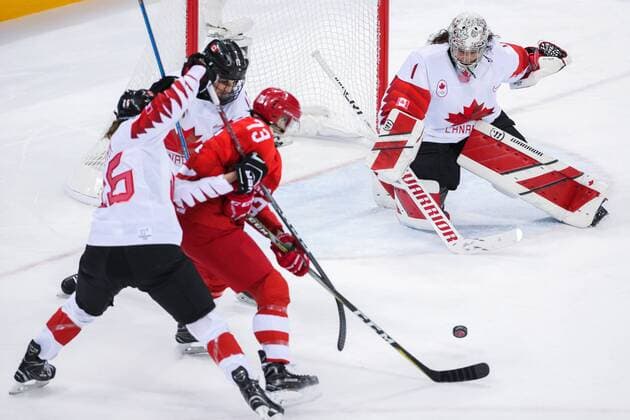 GANGNEUNG, SOUTH KOREA - FEBRUARY 19, 2018: Canadaâ€™s goaltender Shannon Szabados (R) in a women s semifinal Ice hockey Eishockey match against Olympic Athletes from Russia as part of the 2018 Winter Olympic Games Olympische Spiele Olympia OS at the Gangneung Hockey Centre. Sergei Bobylev TASS  TS074AF3