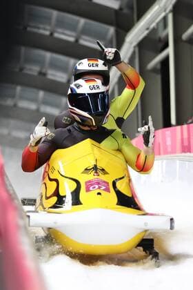 Olympia-Bilder des Tages - SPORT (180219) -- PYEONGCHANG, Feb. 19, 2018 -- Germany s Francesco Friedrich and Thorsten Margis celebrate after finishing 2-man event of bobsleigh at the 2018 PyeongChang Winter Olympic Games Olympische Spiele Olympia OS at Olympic Sliding Centre, PyeongChang, South Korea, Feb. 19, 2018. Francesco Friedrich and Thorsten Margis claimed champion, together with Canada s Justin Kripps and Alexander Kopacz, in a time of 3:16.86. ) (SP)OLY-SOUTH KOREA-PYEONGCHANG-BOBSLEIGH-2-MAN BaixXuefei 