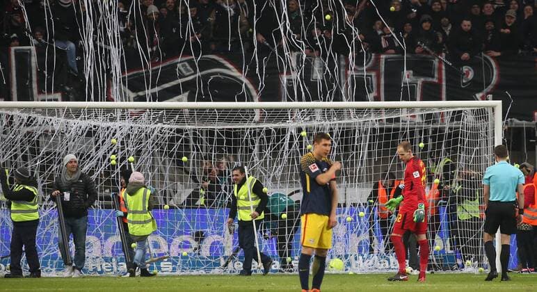 Football 1 Bundesliga Eintracht Frankfurt RB Leipzig 23 match day on 19 02 2018 in the Commerzbank Arena Frankfurt xmdx eintracht fans fire to start of the second half to play streamers and tennis balls on the field of play Eintracht Frankfurt RB Leipzig