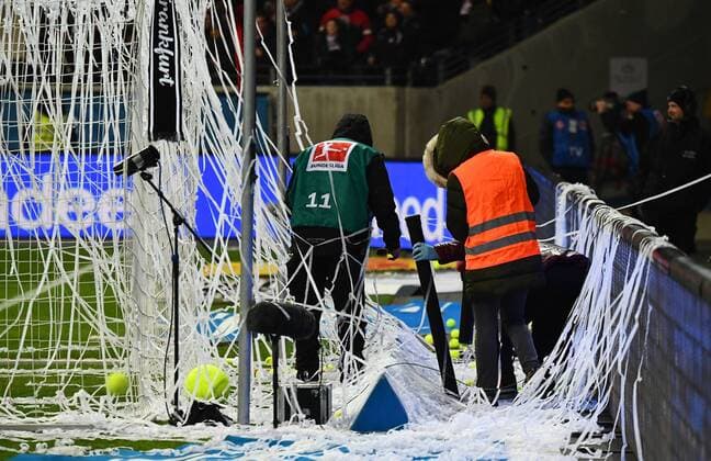 19 02 xjhx 2018 football 1 Bundesliga Eintracht Frankfurt RB Leipzig emspor v l tennis balls protests Frankfurt